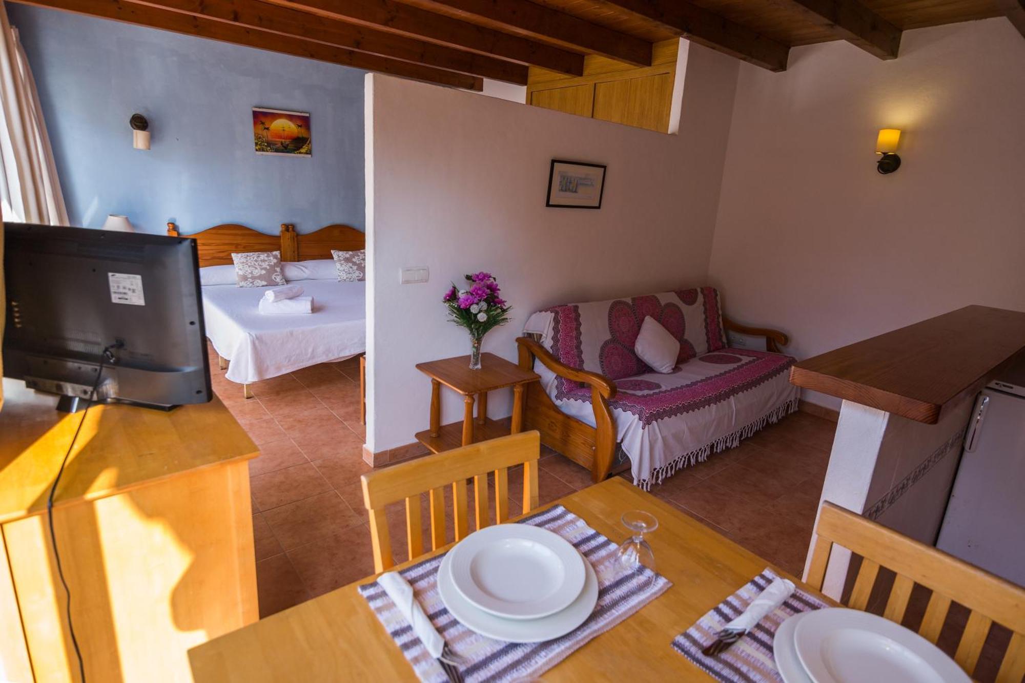 Hostal Cala Boix Es Cana Exterior foto