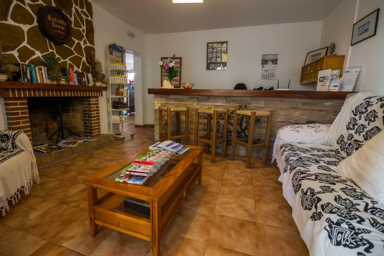 Hostal Cala Boix Es Cana Exterior foto
